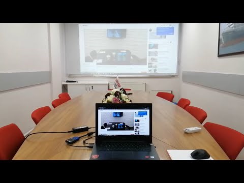 CONNECTING A LAPTOP PROJECTION