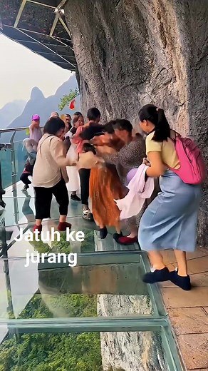 4.3M views · 10K reactions | Terjatuh @sorotan Pemula Creators @group | Eye Putra Karawang | Facebook