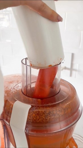 3.9K views · 35 reactions | My absolute favorite juicer! Have had it in a different color for years, and love how quickly it juices everything 凌 #amazonfinds #amazonkitchen #juicer #wellnessshots #juicewithme #kitchenaccessories #kitchenappliances #vegetablejuice | Anya Bumag | Facebook