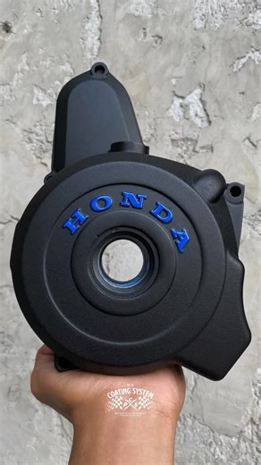 PCS_Powder Coating Solo on Instagram: "Buat teman-teman yang penasaran sama proses powder coating dengan kombinasi pewarnaan logo tulisan pada media timbul. Tonton videonya sampai habis pren! Selain untuk hiburan, video-video dari bengkel @powdercoatingsolo juga memberikan informasi dan edukasi buat teman-teman semua agar makin paham dan tau bagaimana step by step proses powder coating yang bervariatif dengan berbagai teknik mulai dari yang paling basic sampai tricky pren. 😎 #powdercoating #pow