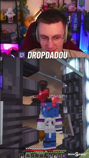 I teleported him into space WITHOUT a spacesuit 😭 #minecraft #minecraftfr #tempocraft
