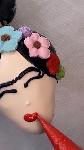 891K views · 106 reactions | Um okay, I need that s'mores one! Literally the queen of chocolate covered strawberries @lus.strawberries ! Get your strawberry top remover here: https://amzn.to/3tW8sFn . We hope you love the products we recommend! Just so you know, BuzzFeed may collect a share of sales from any links in this video description. | Pero Like | Facebook