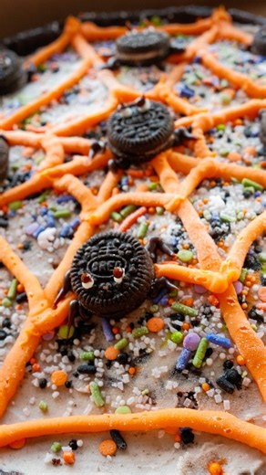 110 reactions | 盧李 Esta es tu señal para activar a tu bestie que le encanta Halloween.  ¡Tenemos algo para ustedes en #BaskinPR! #Polar Pizzaween  | Baskin-Robbins | Facebook