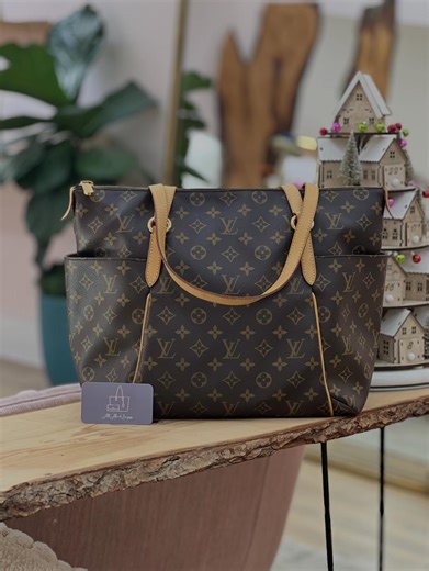 All About Bagzzz | Item name: LV Totally MM Monogram Serial Number/Year: FLXX82 Measurements: 16 x 11.5 x 6 inches Shoulder Drop: 9.5 inches Item#:... | Instagram