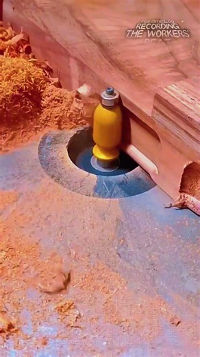 목공 라우터 테이블을 활용한 원목 홈 가공 및 표면 처리 기술 #worker #process #woodworking #router #craftsman