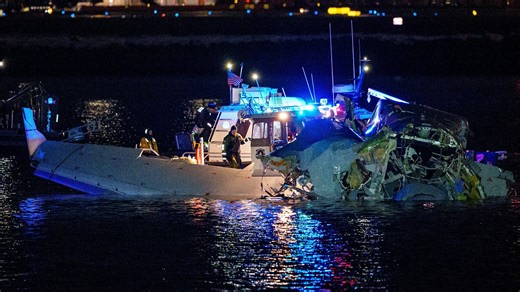 Full report: DC plane crash shifts from rescue to recovery operation