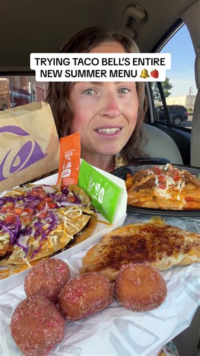 Trying Taco Bell’s NEW shredded beef, cantina chicken mexican pizza & strawberry cinnabon delights! 🌮🔔 What do you want to try? @tacobell #tacobell #newfood #fastfood #foodreview #mexicanfood