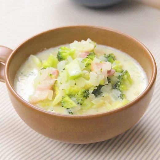 具がたっぷり！ ブロッコリーとベーコンの豆乳スープのレシピ動画・作り方 | デリッシュキッチン
