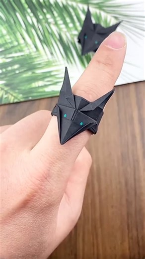 @foldgodz on Instagram: "Cool origami wolf ring tutorial 🐺 #art #origami #crafts #artist #diy #paper #handmade #ring TT: hi.origami"