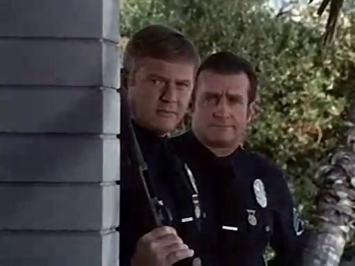 Adam 12 S06E15 Trouble in the Bank