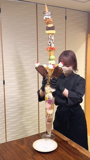 日本一高い120cmのパフェJapan’s tallest 120cm parfait is a must-try | はらぺこグルメ日記