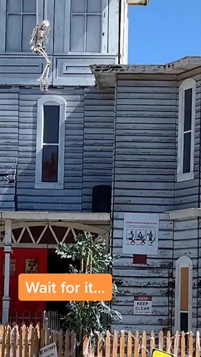 IT IS SPOOKY SZN MY DUDES @muselk #halloween #spooky #click #help #yeet