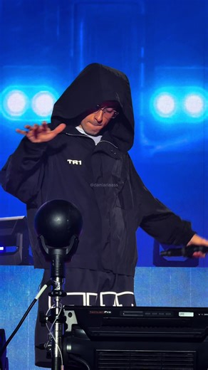 El artista @Trueno sorprendiendo al público del Coca Cola Music Experience de Madrid con su mítico tema “TRANKY FUNKY” de su último álbum EL ÚLTIMO BAILE, temazo y exitoso su interpretación, es un artista de dieces! #trueno #truenopai #trankyfunky #elultimobaile #ccme