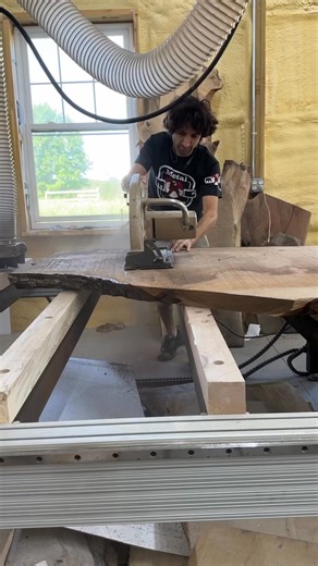 I made a walnut slab look stunning! ✨ #walnuts #DIYwoodworking #woodworkingtips #slabflattening #craftingfun #diyprojects #woodworkinglife #sawdustmagic #homewoodwork #creativityunleashed | Matt Cremona