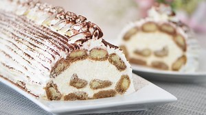 Tiramisu rolat sa piškotama – Gotov za čas, a nestaje još brže!