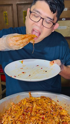 961K views · 27K reactions | “ကြက်ခြေထောက်အရိုးလွတ်ဂျူးမြစ်မာလာ” ရှူးရှဲထိမိပွင့်ထွက်နေယော ၁ဗူး - ၁၅၀၀၀ ကျပ် မနက်ဖြန်ရပါမယ် | Lwin Bakery by Eaint | Facebook