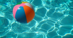 These Automatic Pool Cleaners Are Ingenious, Affordable, & Eco-Friendly