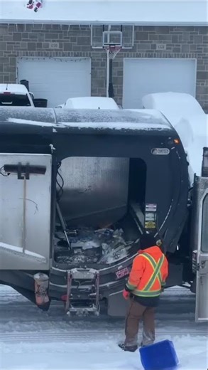 Snow day Garbage collection 🚛#snow
