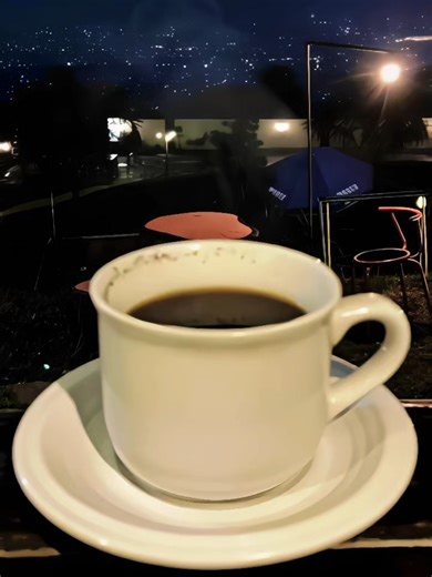 Malam Yang Sunyi: Nikmati Kopi dan Angin Malam