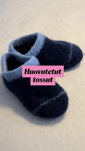 Tee itse ihanat huopatossut! Nämä nopeasti valmistuvat tossut lämmittävät taatusti viluisimmatkin varpaat. 🩷 Löydät ohjeen yhteishyva.fi:stä haulla
