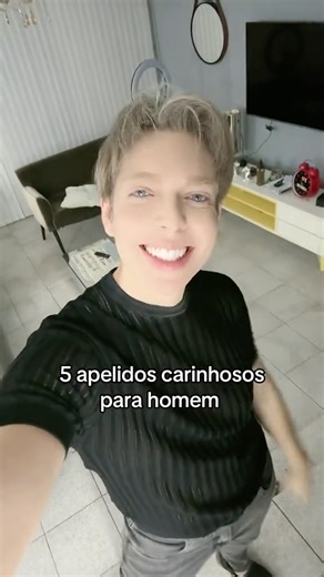 Rudson Oliveira on Instagram: "🌹 Este vídeo fez sucesso e serve para você brincar com o seu crush. Teste e me conte a reação do seu boy. 😂😂 #ingles #humor #language #inglesonline #inglesnoinstagram #cursodeingles #aprenderingles #dicasdeingles #idiomas #inglesparatodos #studyenglish #englishclass #comedy #learnenglish #englishlearning #englishvocabulary"