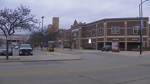 Apartments proposed for Green Bay building as parking lot remains prime for development