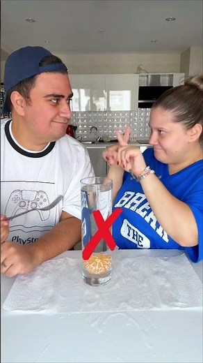 Taking a tangerine out of a glass of water?💦 🍊