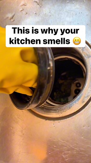 Yikes 😱 #kitchenhacks #cleaning #cleaninghacks | Alexia Anders