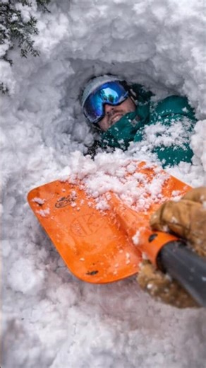 This brave teenager saved a snowboarder trapped under snow ❤️