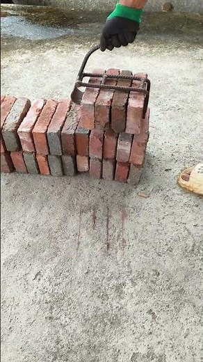 🛠️⚙️ Multi Brick Carrier: Handheld Steel Clamp Lifts Masonry Blocks