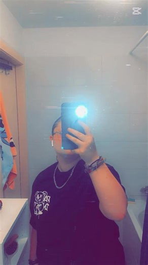 Vidéos de Jessica (@jessica_stitch18) avec son original - Jessica