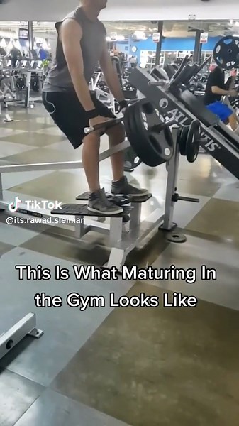 Pulling 40lbs less but feeling it more. I've come a long way and still a long way to go!😈 . . . #gymtok #fitness #gymmotivation #fyp #fypage
