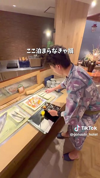 @gohoubi_hotel←他のホテルは こちらをﾀｯﾌﾟ👈 北海道で泊まるならここ！ 想像以上の贅沢が全部込み✨ お酒もサウナもアイスも楽しめるって神すぎる🍨 ご飯のクオリティも感動レベル🥹 知床行くなら、絶対ここチェックして💡 ______________________________ 📌 KIKI知床 ナチュラルリゾート 北海道斜里郡斜里町ウトロ香川192 ¥13,130円〜/人 ウトロ温泉バスターミナルから徒歩20分 ・情報は公式サイトや楽天トラベル、じゃらん、一休.comなど旅行サイトから引用しております。 ・情報は投稿作成時となりますので詳細は公式サイトからご確認くださいませ。 ______________________________ 👉大阪発、目的地にしたくなるホテル旅。 ＠gohoubi_hotel このアカウントでは一生に一度は泊まりたいホテルをご紹介しております。 今回の投稿で行きたい！ってなったら 忘れないように保存しておいてね！ ______________________________ #エリートコンテスト11月 #PR #TikTokG