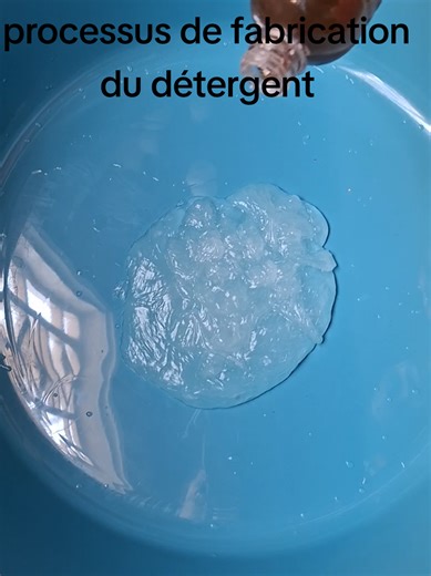 Aujourd'hui, nous poursuivons notre programme d'encouragement à l’entrepreneuriat avec la fabrication du détergent. #formations #business #argent #entrepreneur #reussite