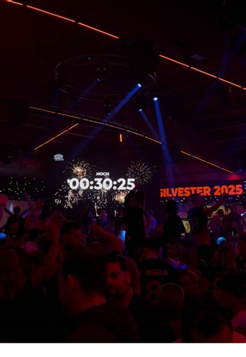 POV: you and your bestie booked a random flight to Mallorca for New Year’s Eve and it somehow became the best decision ever ✈️🥂 #bierkönig #happynewyear #girlstrip #friends #fyp @M a y t e 🤍