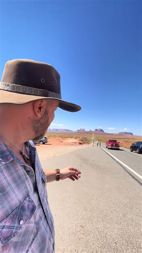 Forest Gump Point near Monument Valley #forestgumppoint #monumentvalley #roadtrip #adventure #petroglyphs #ruins | Real Adventure Theory