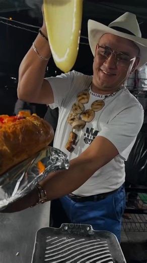 Japan is living in the FUTURE, over there they have a floating train 🇯🇵 They have self-sealing jelly and lunch boxes that heat themselves. You can walk into any convenience store and make a fresh fruit smoothie instantly. Public transportation is the most advanced and punctual in the world. Bullet trains fly at 300 km per hour, and facial recognition is replacing tickets in subway stations. The real magic isn't technology, but the social soul. Even when children walk alone, every adult feels r