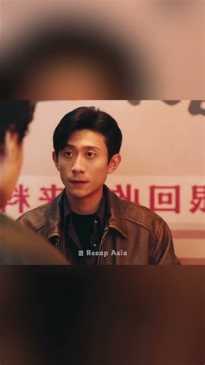 A Robber Tries to Sell Stolen Gold to an Undercover Cop