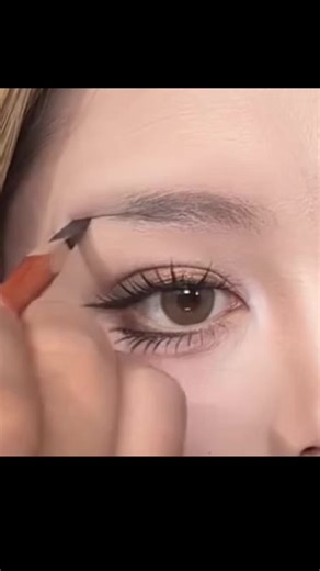 Beginner's Guide to Eyebrow Makeup Techniques