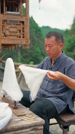 StreetArtGlobe ™ 😱 | 5000+ years ago, Chinese artisans discovered how to make quilts from the natural protein fiber produced by silk worms. 🐛 The process of... | Instagram