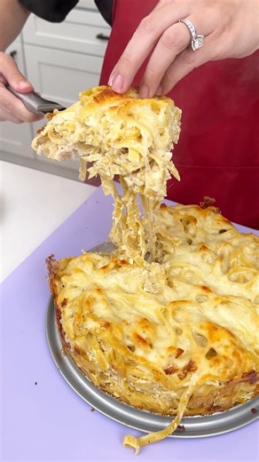 You need to try this easy dinner I make a pasta cake with chicken and sour cream. | Justine Kameron