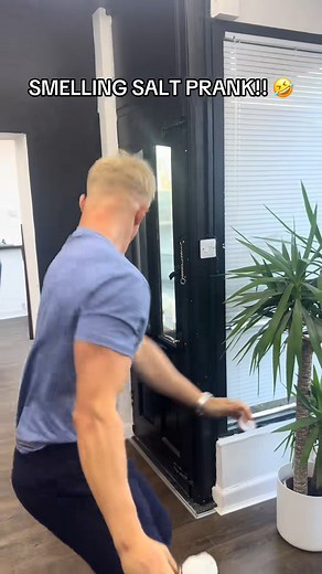 Smelling salt prank on client 😂🙈 Don’t think he liked that one #smellingsalts #prank #client #barbers #barbershop #funny #comedy #fail #eddiehall | Mitchy & Matty