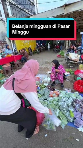Belanja Mingguan di Pasar Minggu Menjelang Tahun Baru
