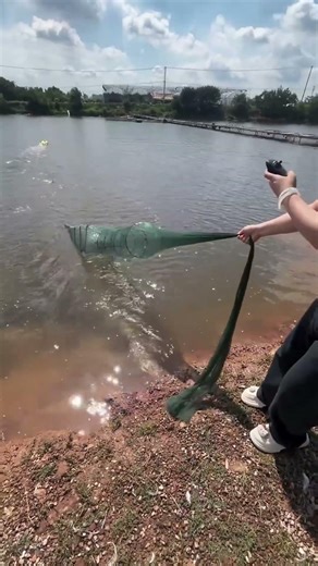 Damru Think 🤔 Mom Catch Big Fish 🐠 But It's Not Fish It's A Bot 🚢