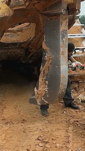 🔨 DEMOLITION MADNESS: Can A Sledgehammer Really Destroy A GIANT Excavator?