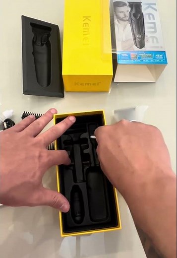 Máquina de cortar cabelo Kemei KM-2269 #kemei #kemeihairclipper #barbeiro #barbearia #barbershop