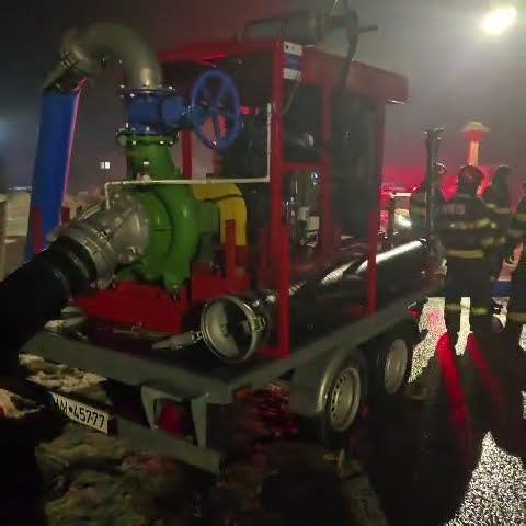 Pârâu blocat de gheață în Maramureș: pompierii au stabilizat situația