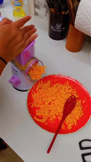 1.5 million bags of shredded cheese has been recalled! Grab this so you can start shredding your own cheese! #cheeserecall #cheesegrater #shredyourowncheese #countertopshredder #recall | Keidra Johnson
