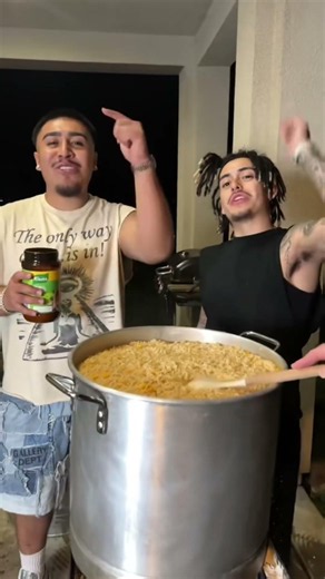 WORLD’S BIGGEST FLAMING CUP OF NOOLES 😱😱😱😱