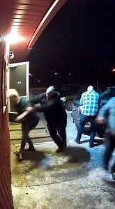 Brawl breaks out on Broadway in Nashville, TN. Over a recent weekend, nightlife on Lower Broadway turned chaotic when a brawl broke out outside a downtown Nashville bar, drawing attention from bystanders and police. A crowd of people began fighting on the busy entertainment street popular with tourists and locals alike, with some observers later describing the scene as a “complete brawl” and comparing the street’s nightlife to places like Las Vegas. Video captured by a bystander showed several i